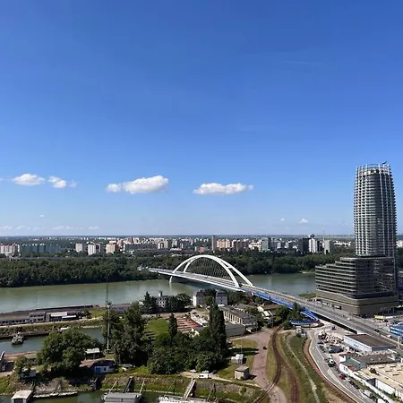 In Klingerka With Magnificent View Of Castle, Danube And Old 公寓